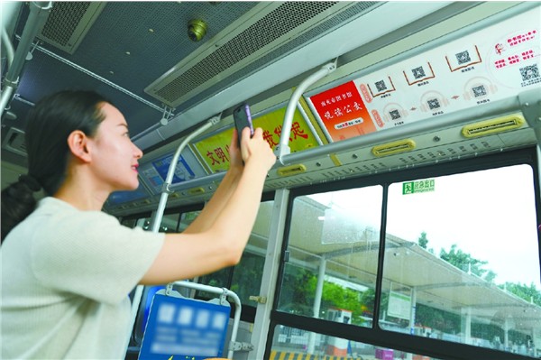 南充“悅讀公交”正式上線